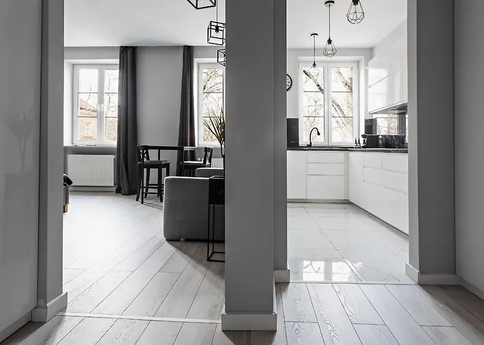 Quiet Apartment Koscielna Old Town
